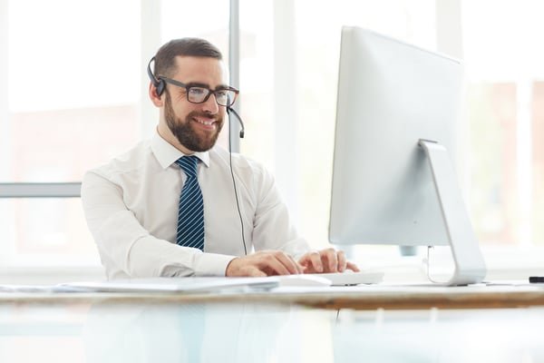 Call agent working in the Zendesk interface.